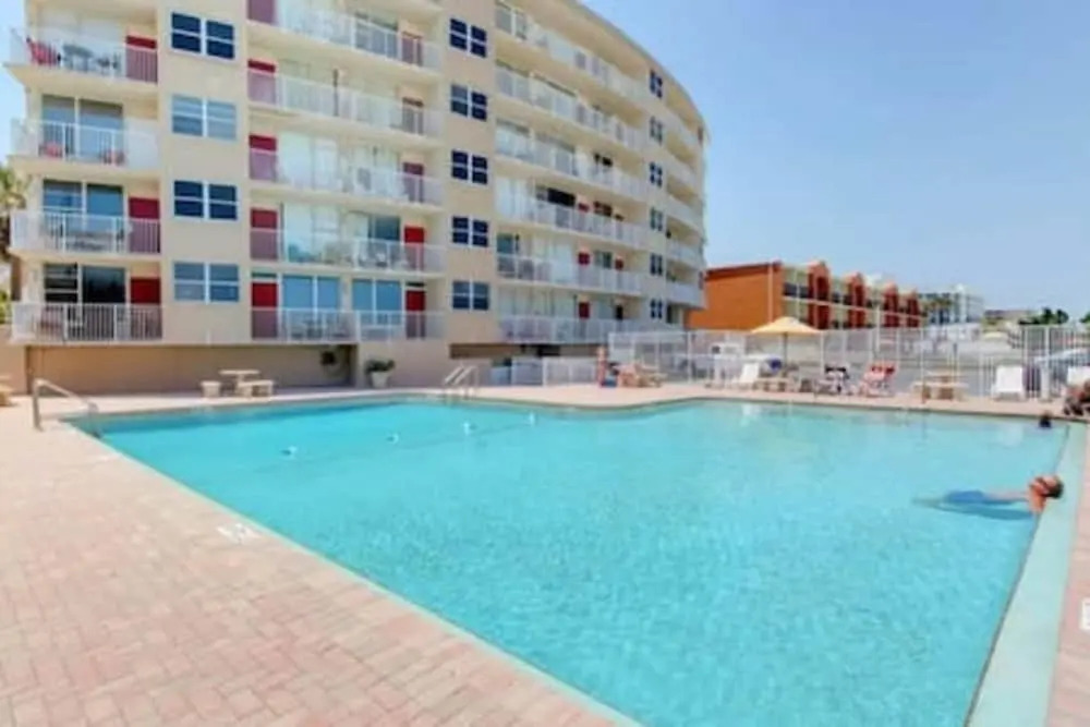 611 3 Beds Luxury Oceanfront Studio