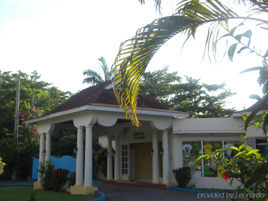 Coral Seas Beach Resort