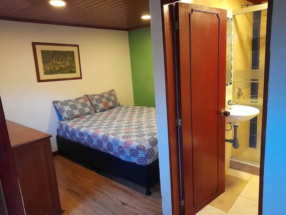 acogedor Hostal usaquen la parada del tren