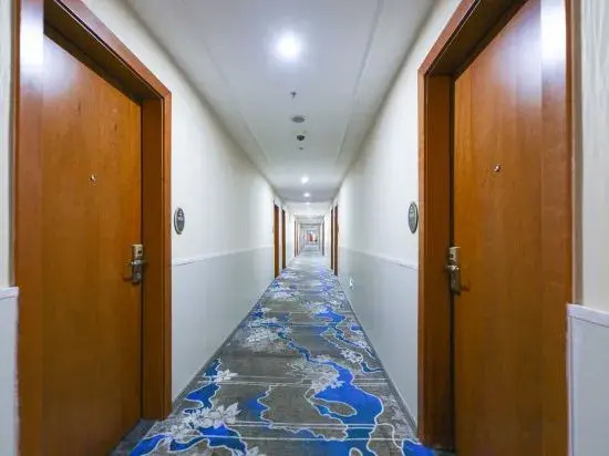 Yihao Hotel (Shanghai Huinan subway station store)