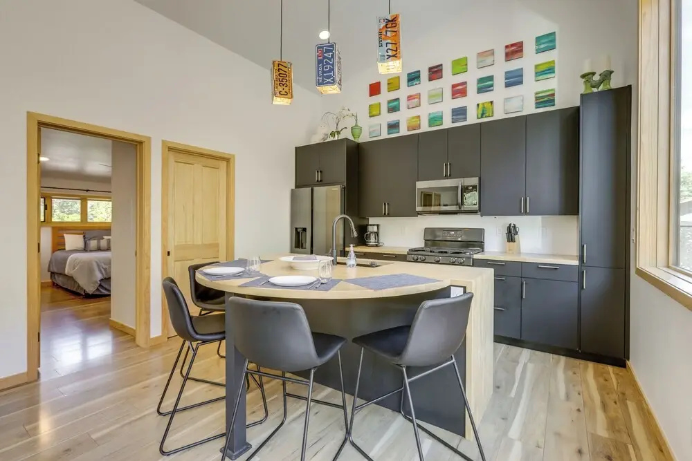 New Castle Getaway w/ Grill & Mountain Views!