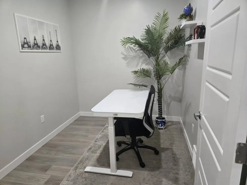 Elegant Private Suite in Edmonton North