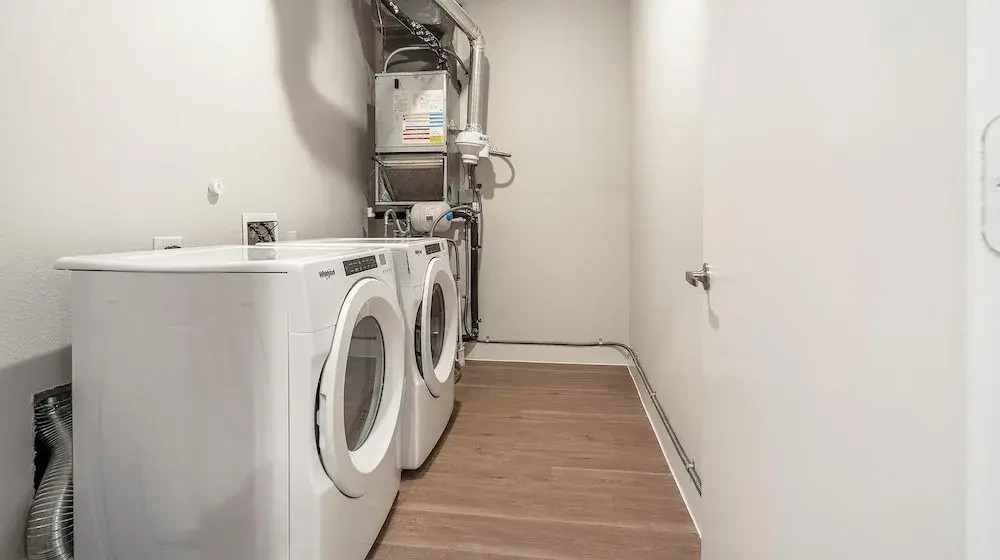 Landing Apartments near Navarro ISD