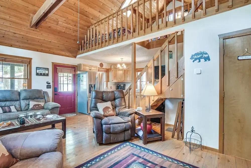 3 Mi to Table Rock Lake: Cabin w/ Fire Pit!