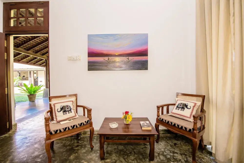 Ardeen Villa - superb 3 bedroom beachfront BB for 6, in Ranna- Tangalle- pick up, serviced, taxes included