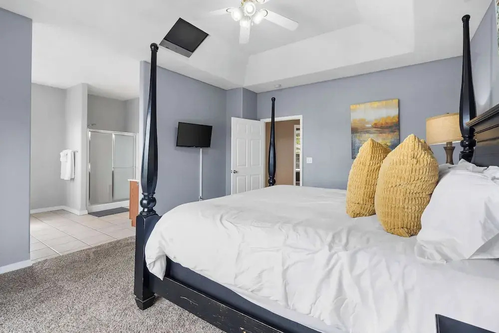 The Greenview Manor - Lake Views
