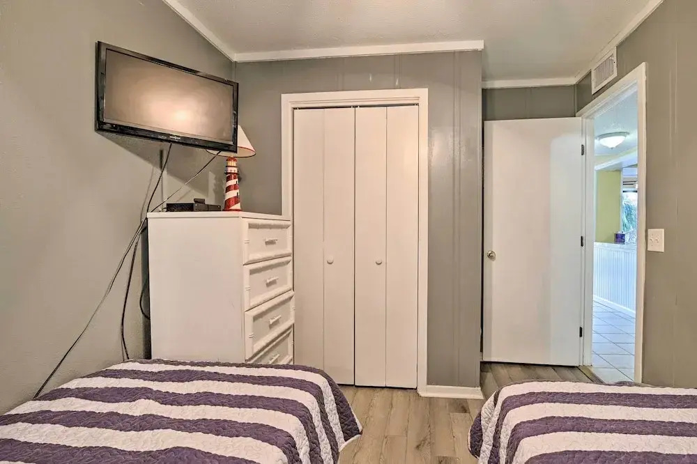 Walk to Beach: Condo w/ Balcony in South Myrtle