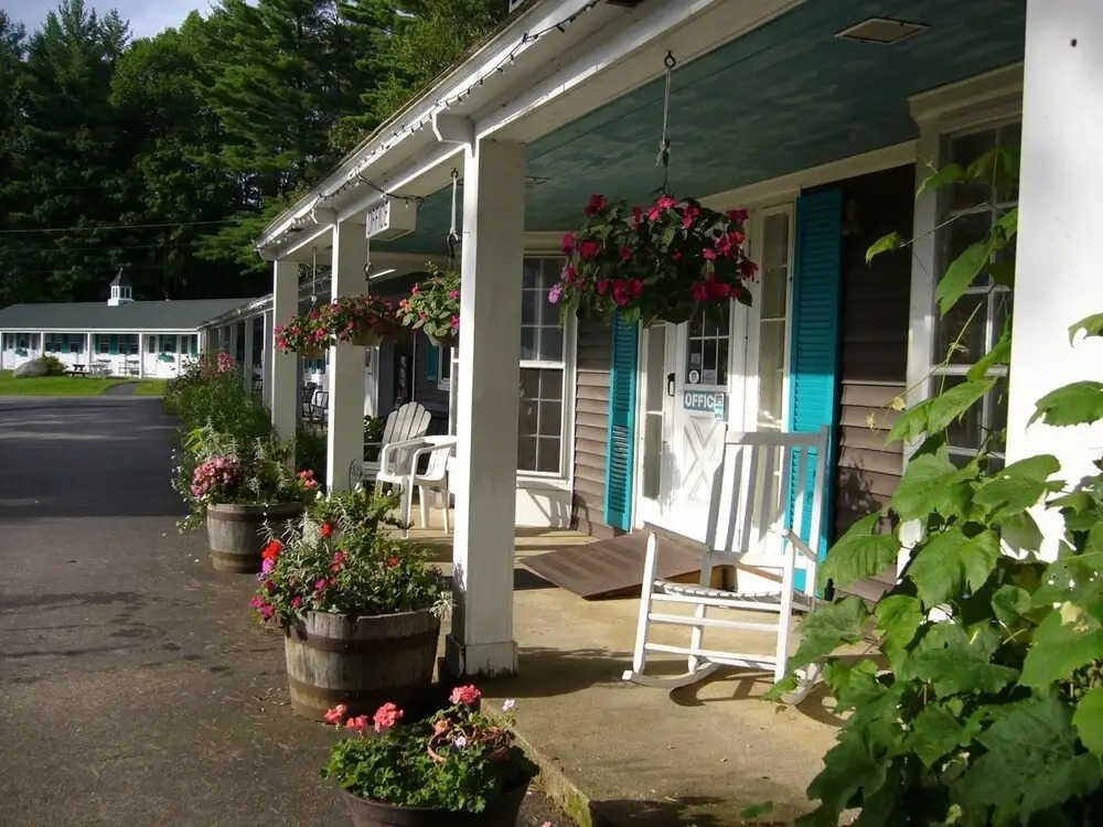 White Trellis Motel