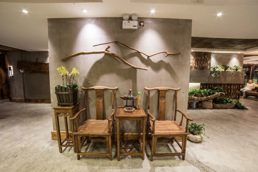 Xiyi Inn Tianmen Mountian