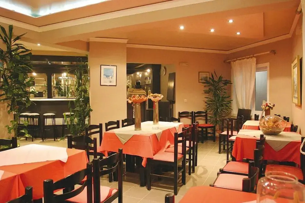 Hotel Koukouras And Lia Apartments Annexe