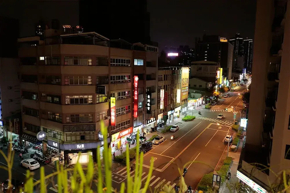 Joe's Apartment Hotel