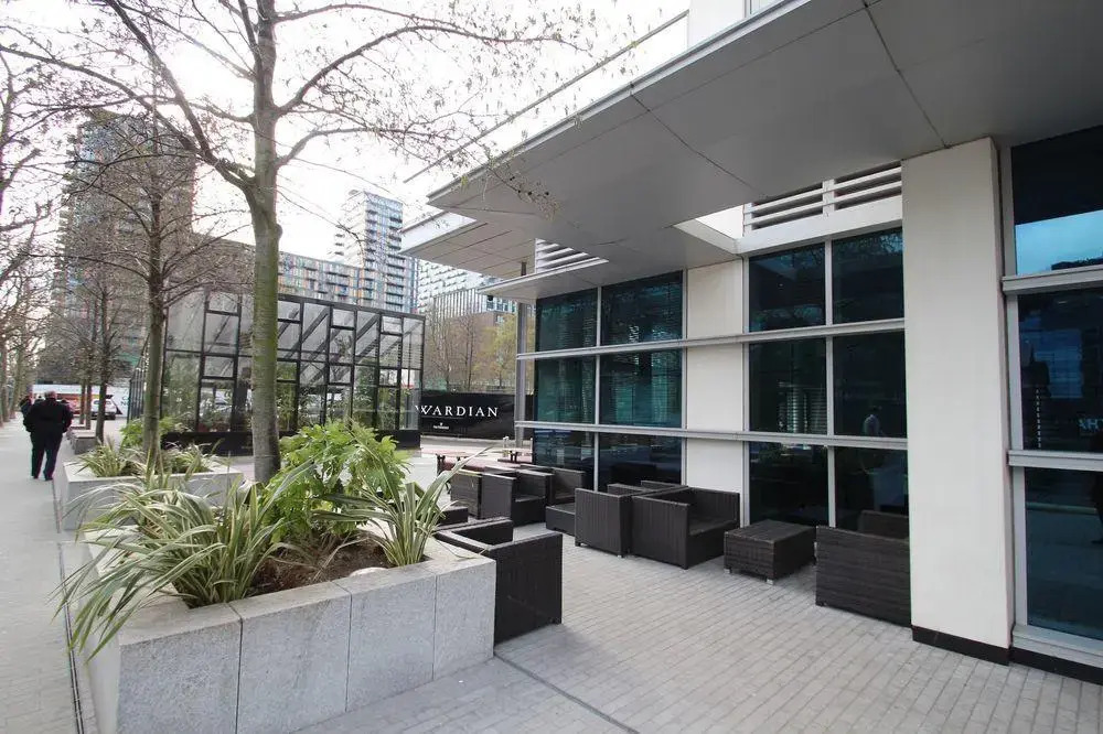 Lincoln Plaza One-Bedroom Apartments
