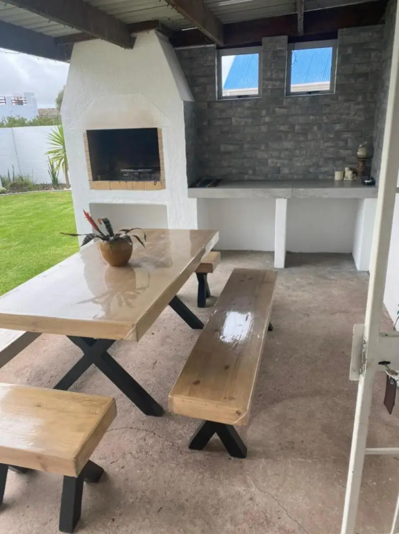 5 bedroom home in Langebaan, located close to Club Mykanos and Laguna Mall