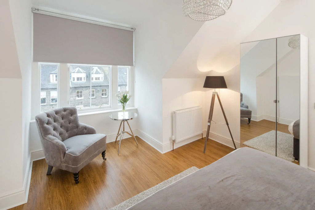Edinburgh Castle Apartments