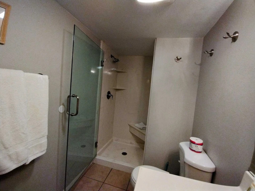 Beachview 206 Minium 2 Bedroom Condo by RedAwning