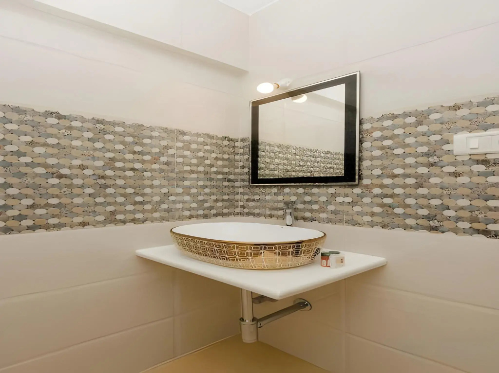 Hotel Classio Inn - Near Kokilaben Hospital, Andheri West Mumbai