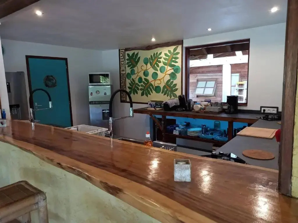 Fare Oviri Lodge