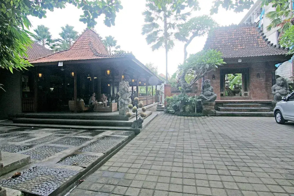 ZEN Premium Ubud Pengosekan 2
