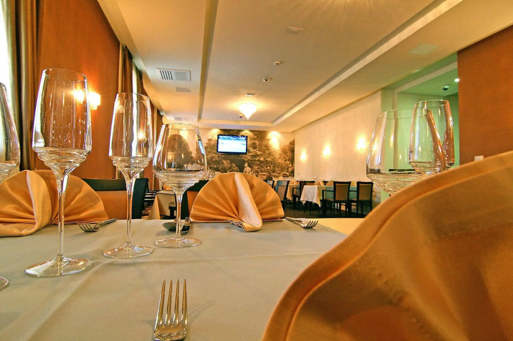 Hotel Crystal