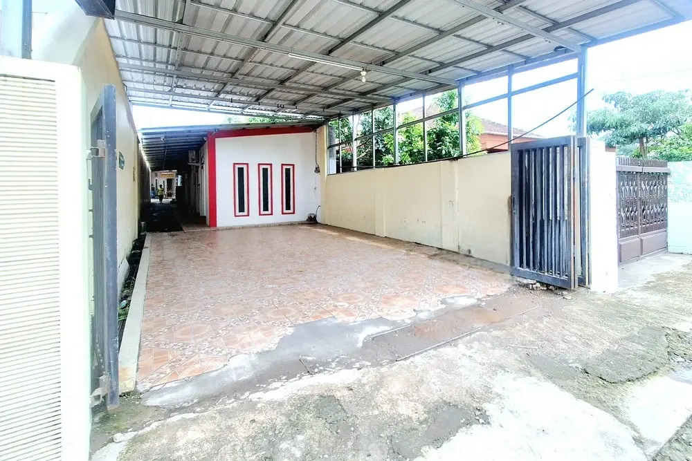 RedDoorz at Victoria Hotel near Stasiun Blitar