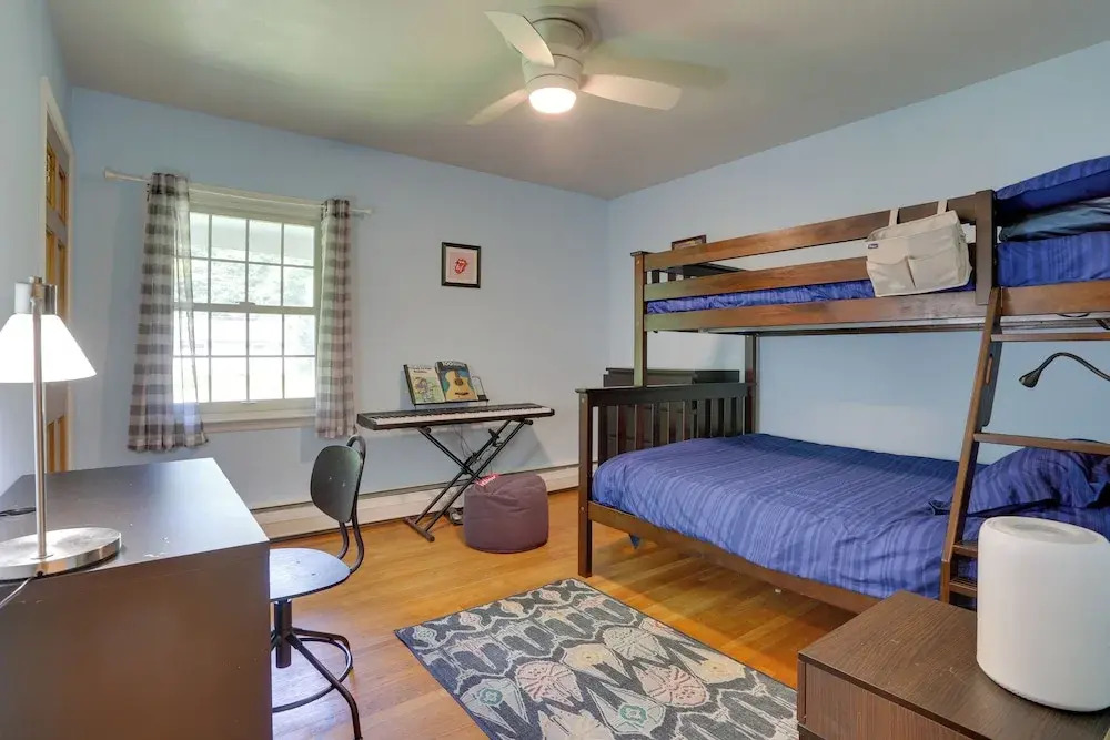 Woodstock Getaway w/ Hot Tub ~ 2 Mi to Dtwn!