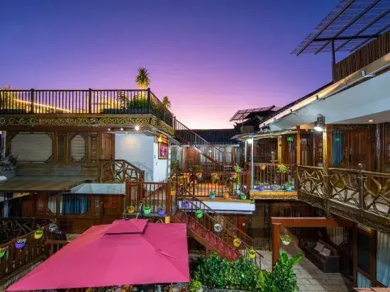 Yuxue Qingcheng Snowview Boutique Inn(御雪晴城·Starrysky日照金山观景美宿（丽江古城大水车店）)