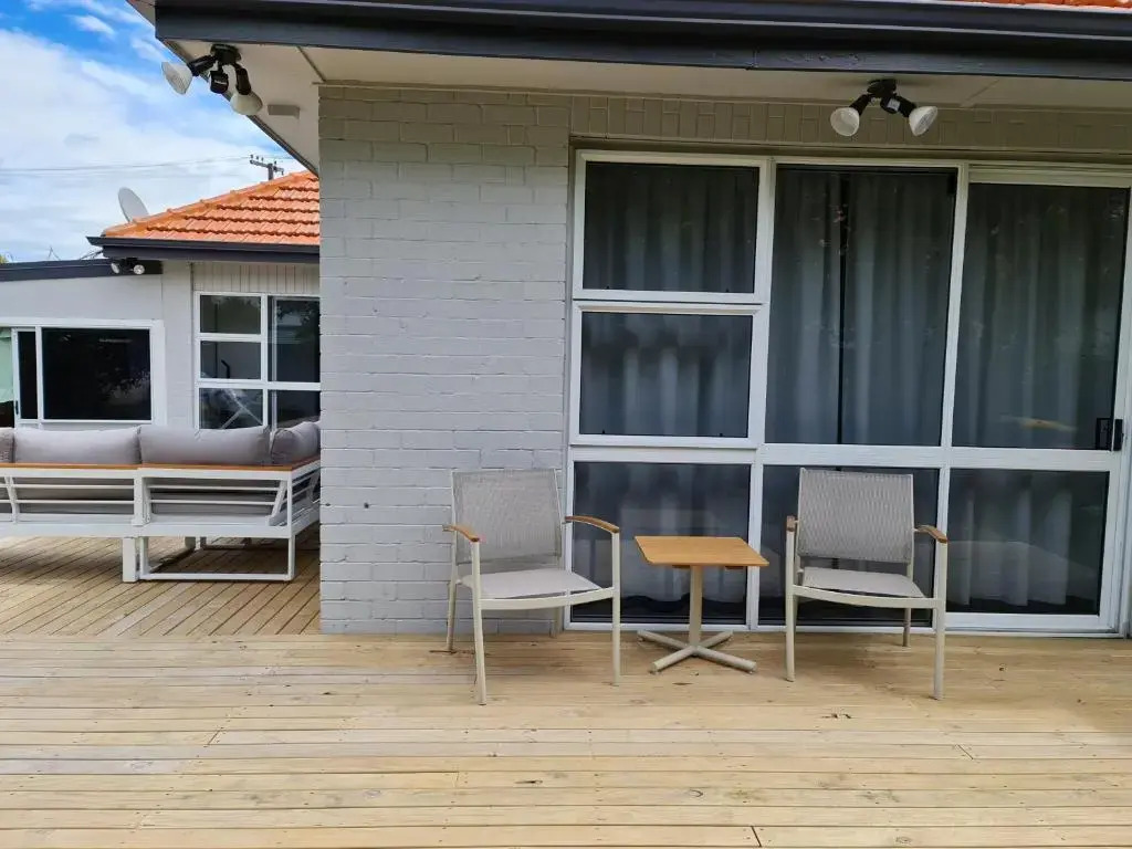 J&L Boarding Holiday House