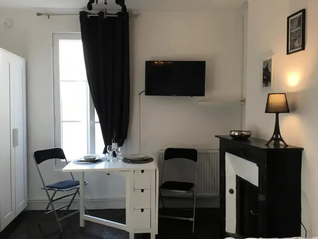 Le Romantic centre 400m gare wifi linge de pressing