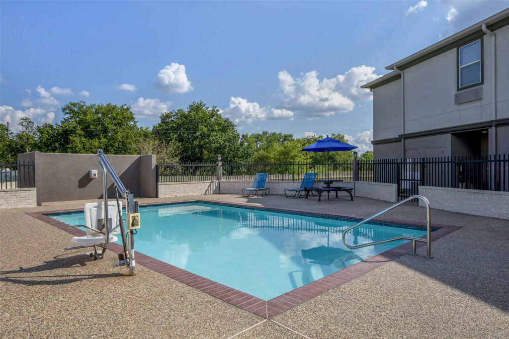 Best Western Limestone Inn and Suites