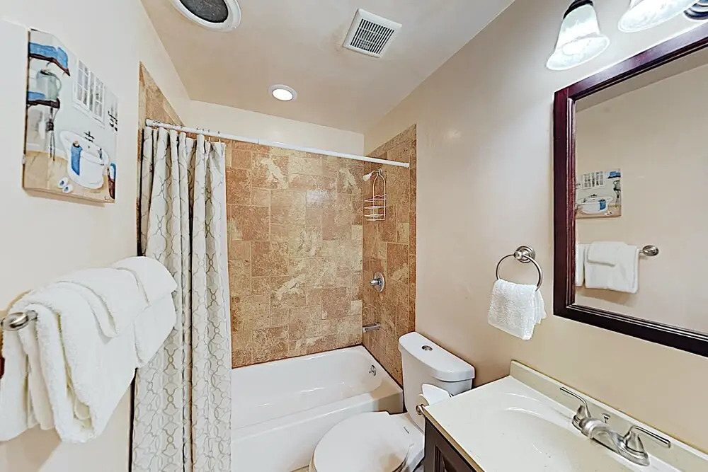 New Listing! Casa Bella: 2-unit Southwest 7 Bedroom Duplex