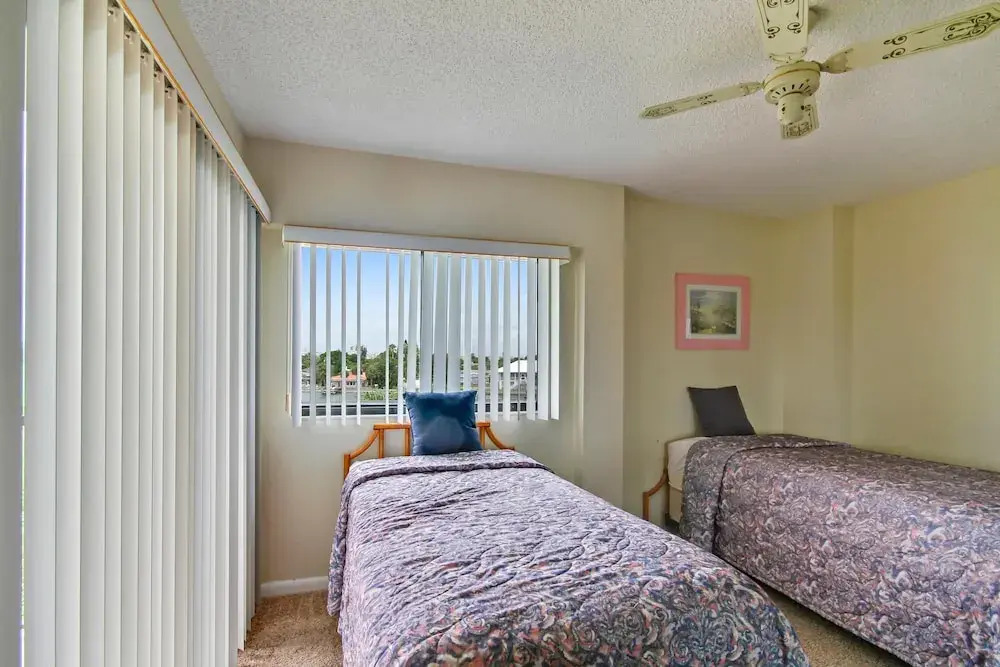 Land's End 406 Building 1 Top Floor With 2 Balconies/bay Views