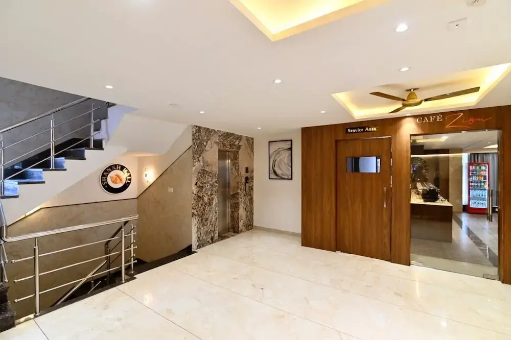 Carry Plus Hotel