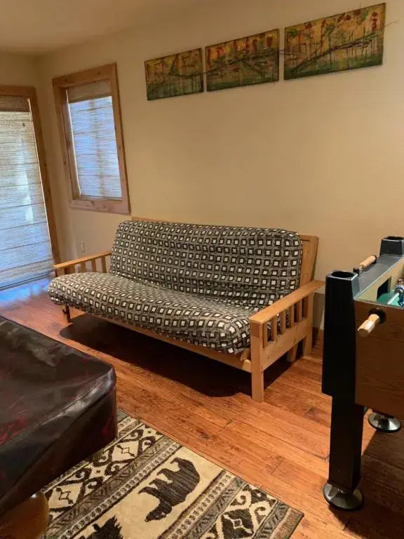 Brand New Upscale Home, Hot Tub, Foosball