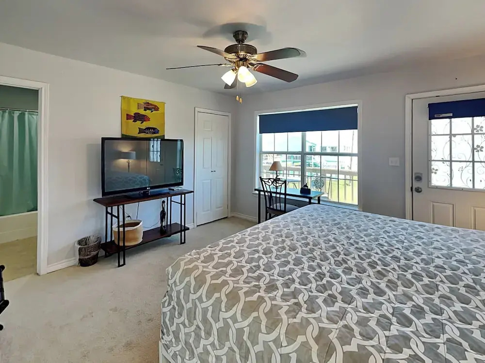 Surfside Crab Retreat by Ryson Vacation Rentals