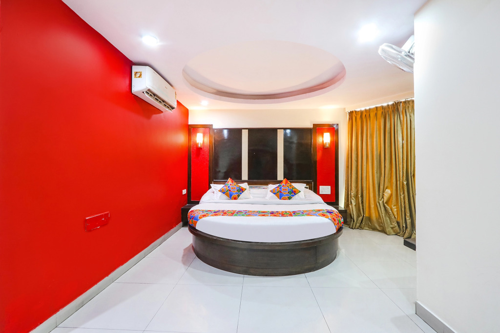 OYO 6648 Hotel Royal Residency