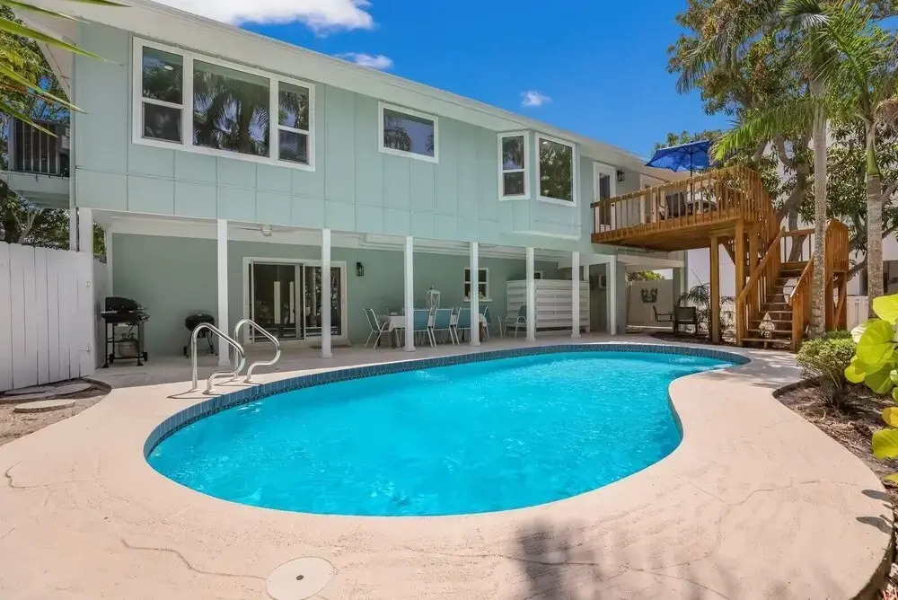 Flamingo Bay 4 Bedroom Home by RedAwning
