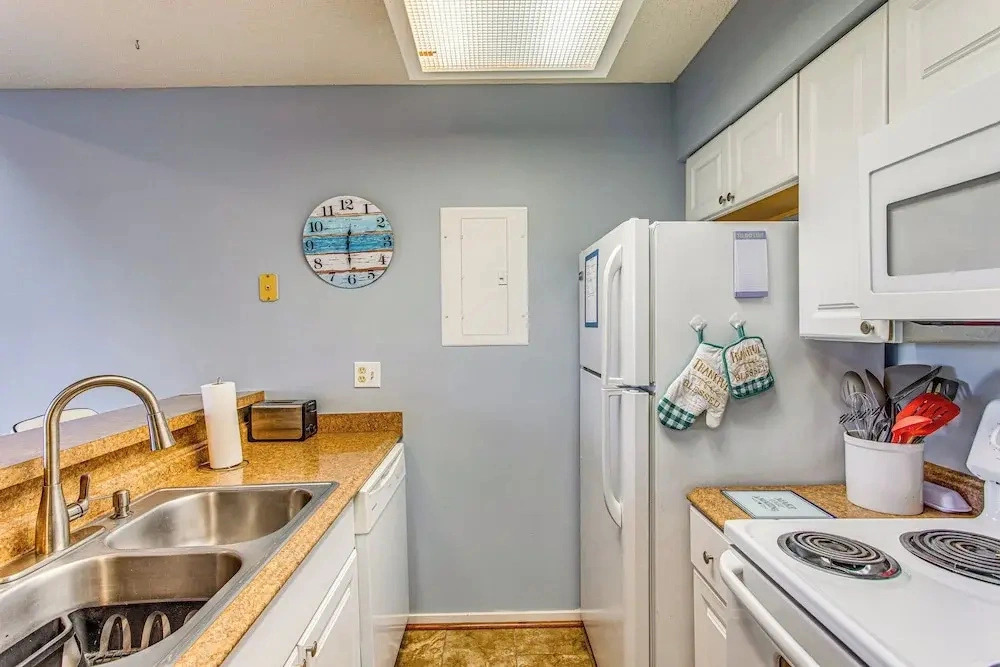 Golf, Gamble & Deep-sea Fish: Little River Condo