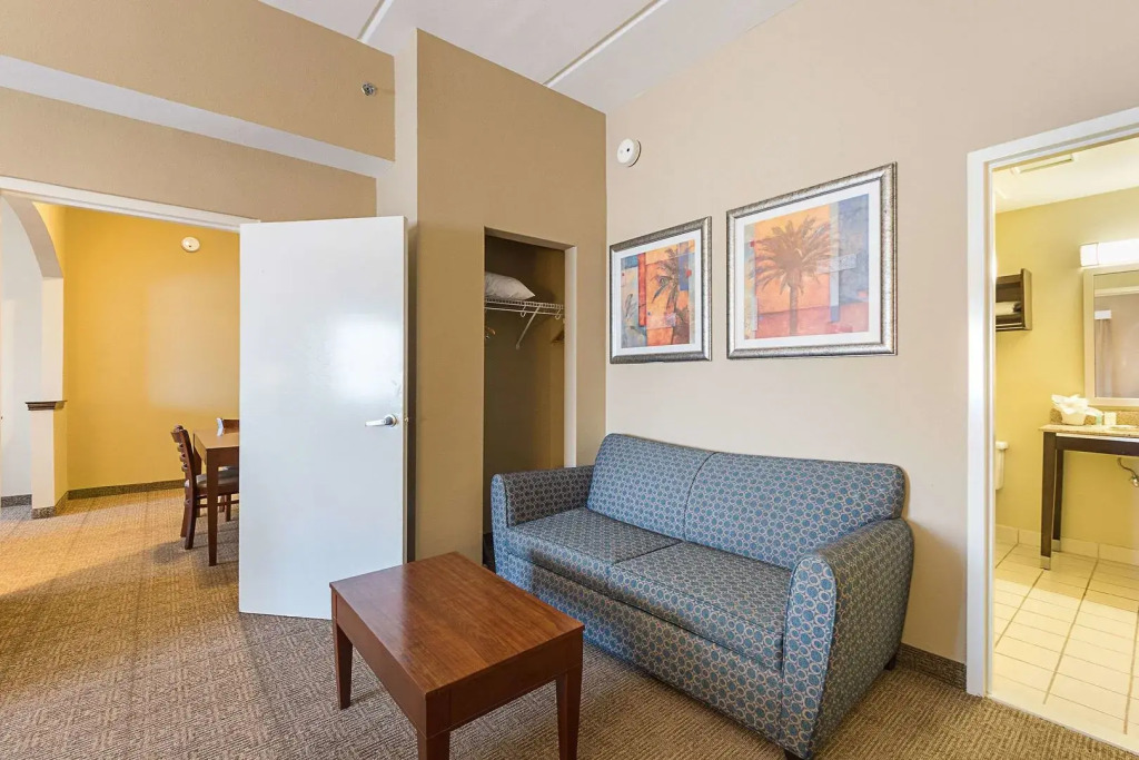Comfort Suites Beachside