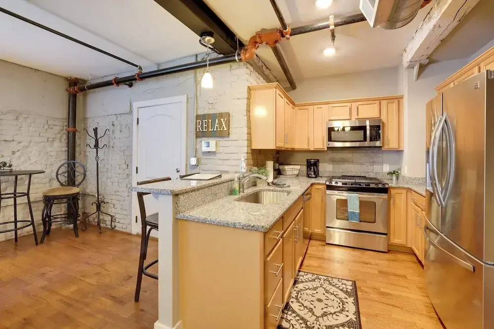 Dtwn Lynchburg Loft w/ Shared Deck: Walk to River