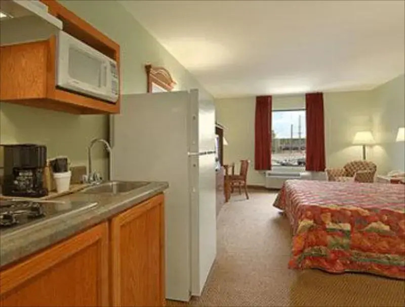 Super 8 by Wyndham Pascagoula