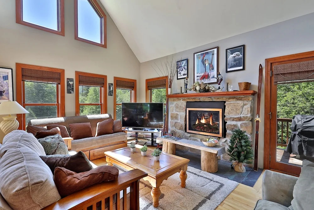 Cortina Mountain Chalet - Outdoor Hot Tub - Close to Pico and Killington Mountains home