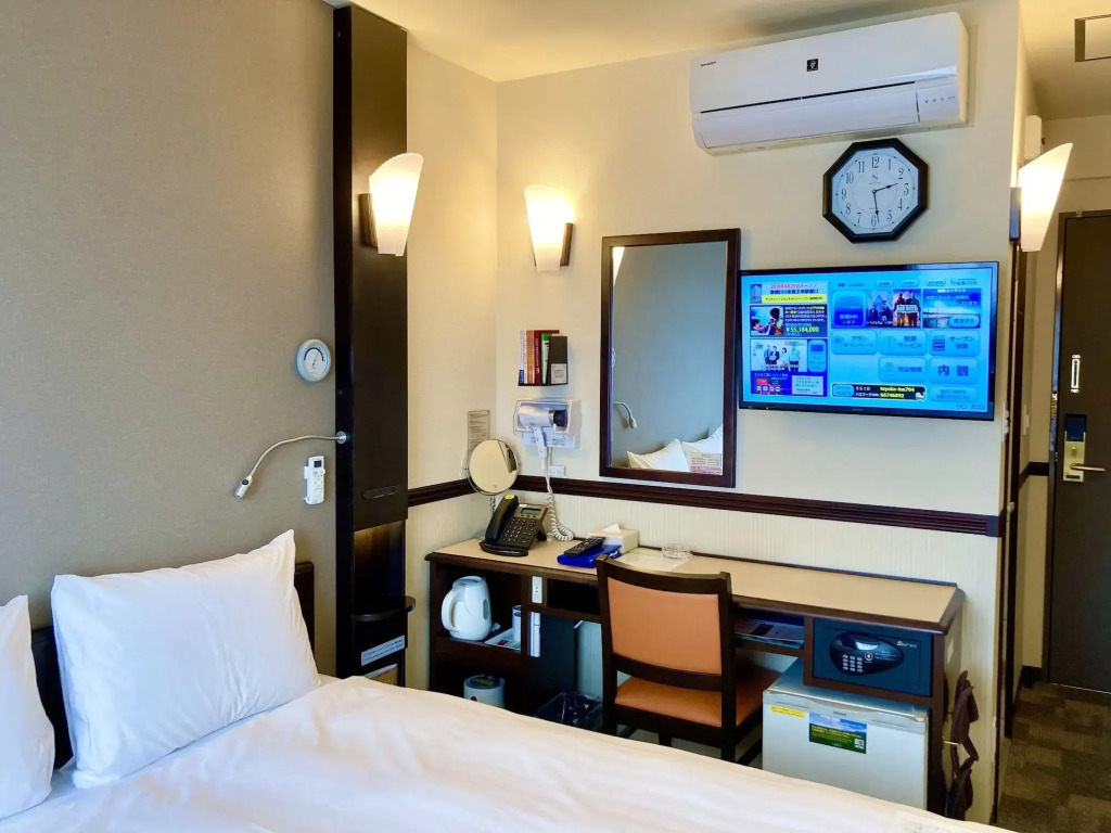 Toyoko Inn Shin-osaka Higashi-mikuni Ekimae