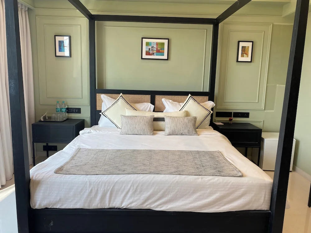 Hotel Mumbai House Valnai Malad