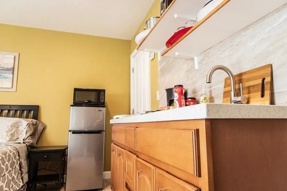 Charming Studio in Hayward