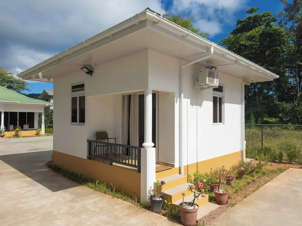Macmillans Holiday Villas