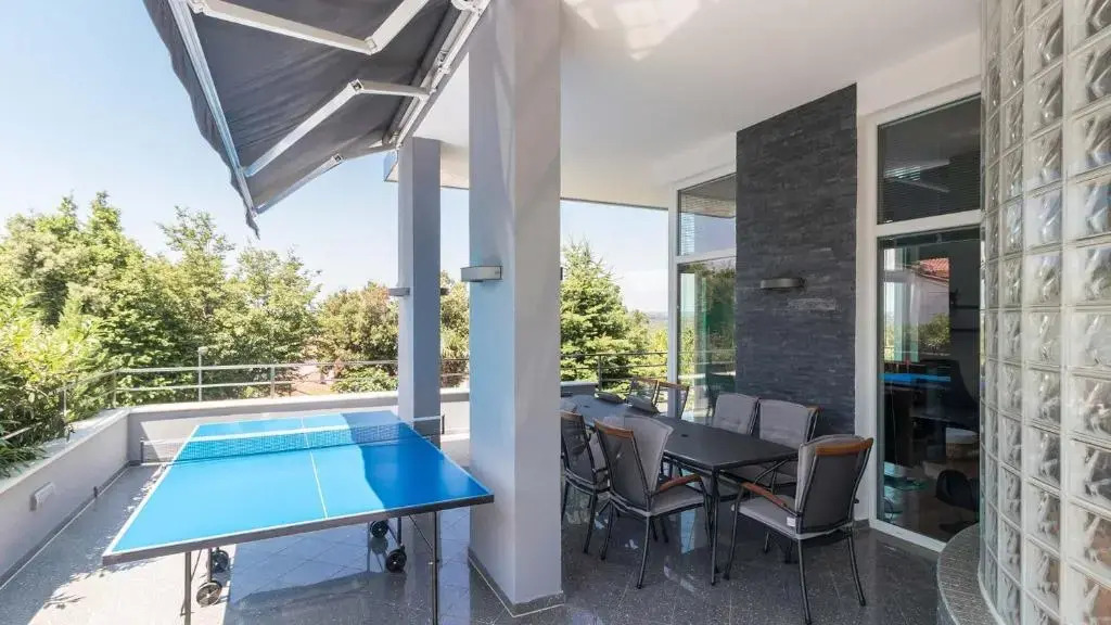 Luxury villa Nicol with pool and sea view 300m from the beach