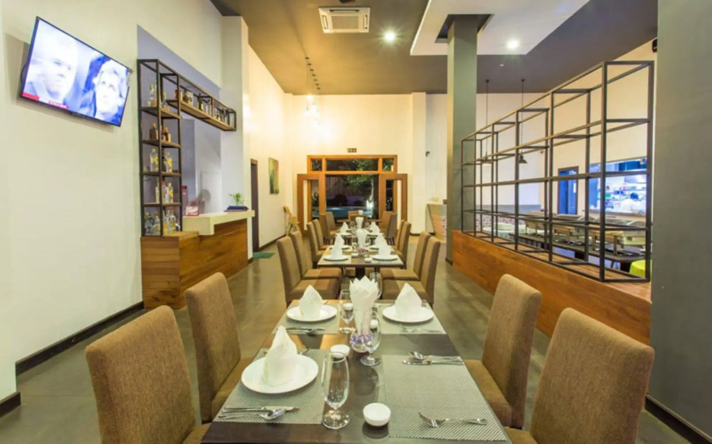 Yeak Loam Hotel