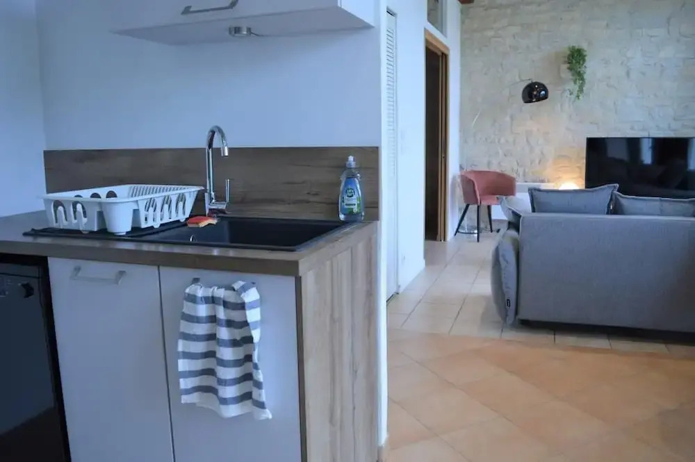 Appartement Lumineux avec Jardin Piscine