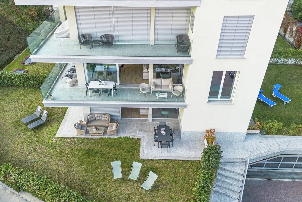 Condominio Modern House