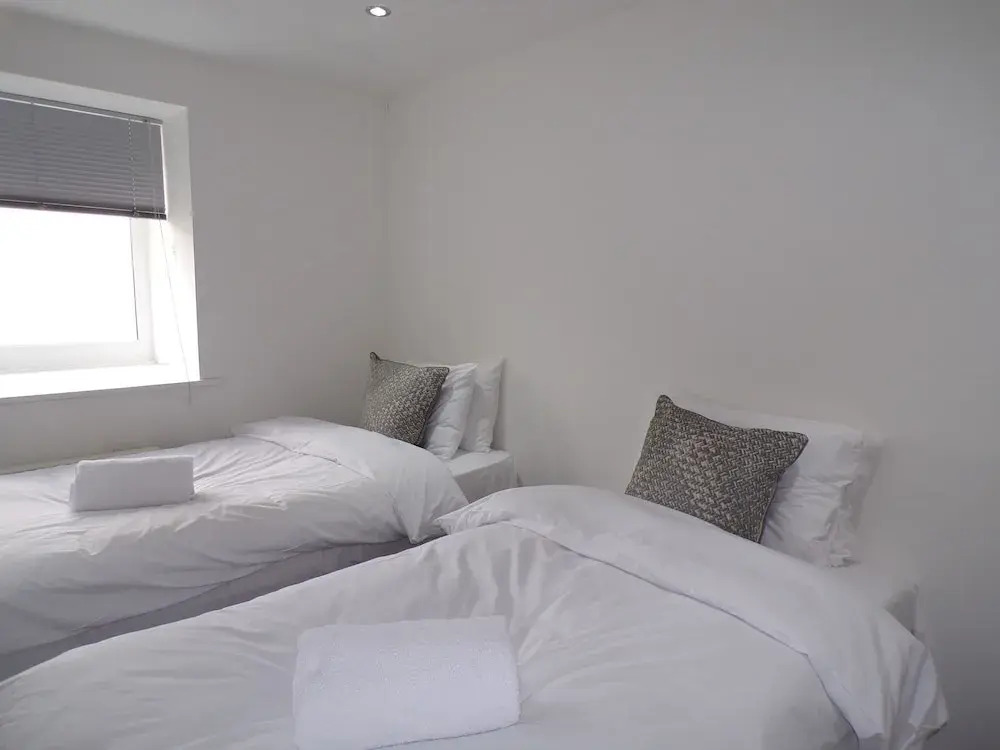 Lakeview Apartments and Rooms
